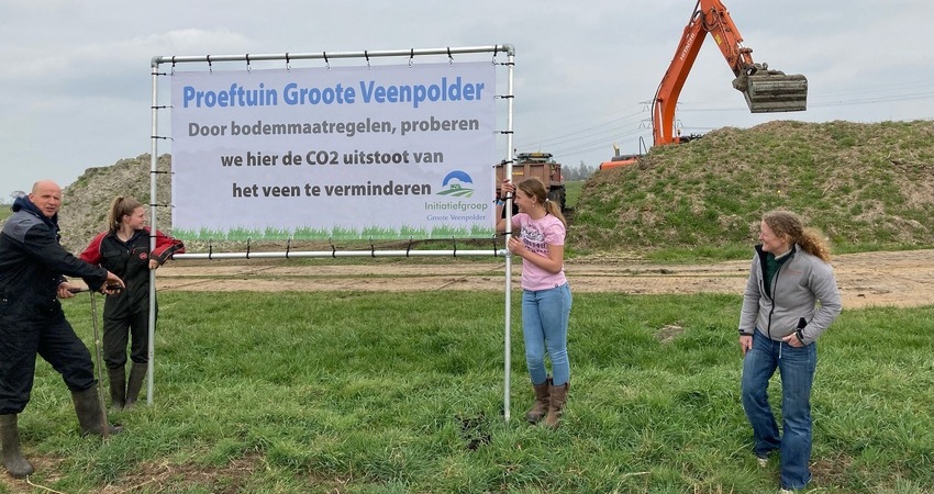 Foto plaatsing projectbord proeftuin bodem